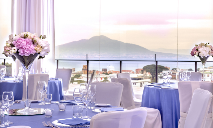 https://assets.hiltonstatic.com/hilton-asset-cache/image/upload/t_MODx%20- Thumb/t_MODx - Thumb/v1572553774/Imagery/Property%20Photography/Hilton%20International/R/RROHIHI/Sant'antonio%20gala%20dinner.jpg